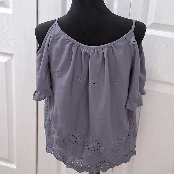 Knox Rose Cold Shoulder With Floral Eyelets & Scalloped Hemline  Size S - Picture 4 of 8